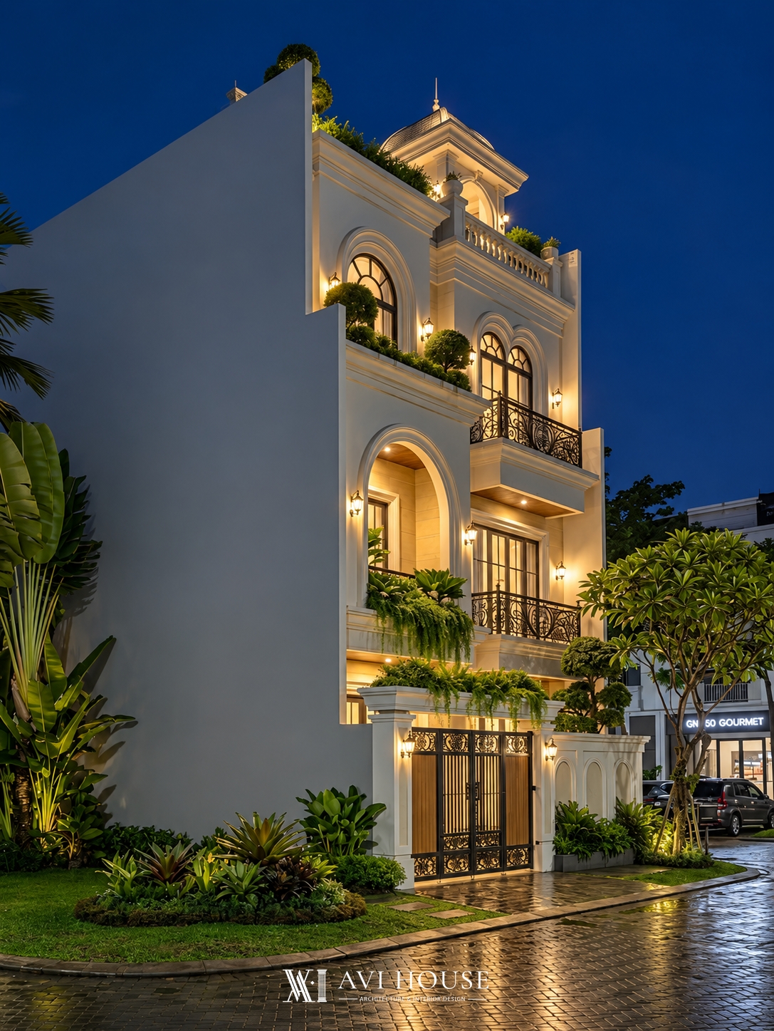 MR. T HOUSE